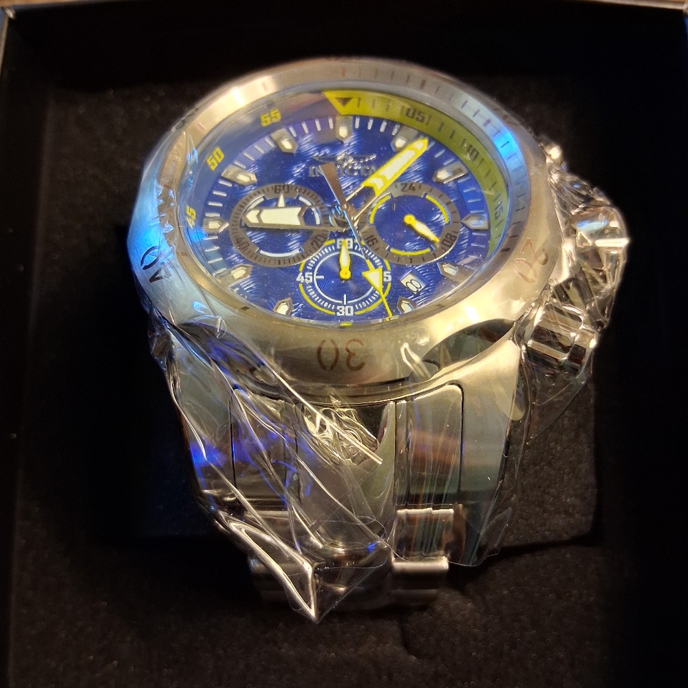 New Invicta venom Chronograph Watch - Picture 4 of 16